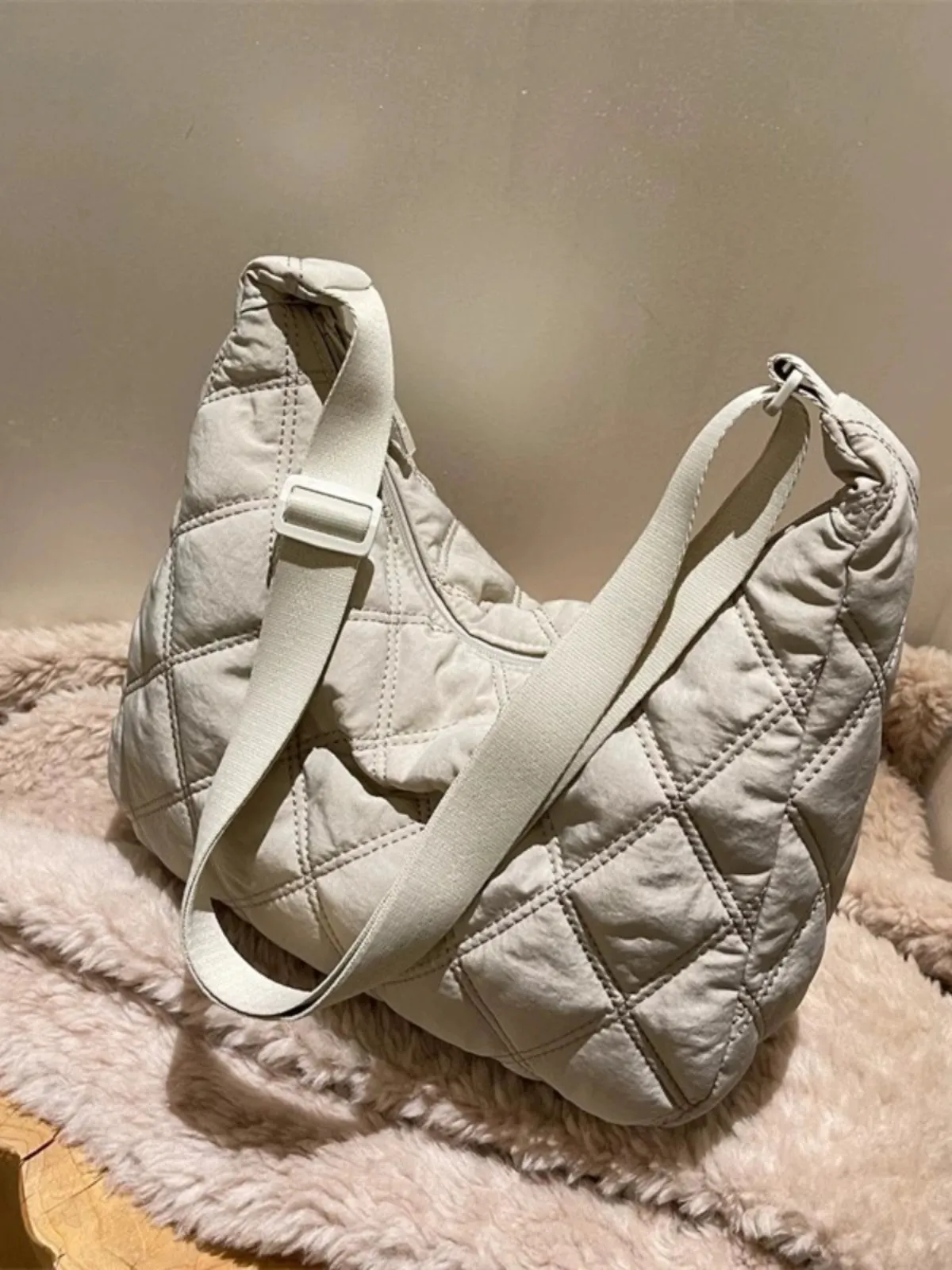 Canvas down Bag Female 2024 New Arrival Tide Fashion Shoulder Bag Quilted Tote Bag Easiest for Match Large-Capacity Crossbody Bag