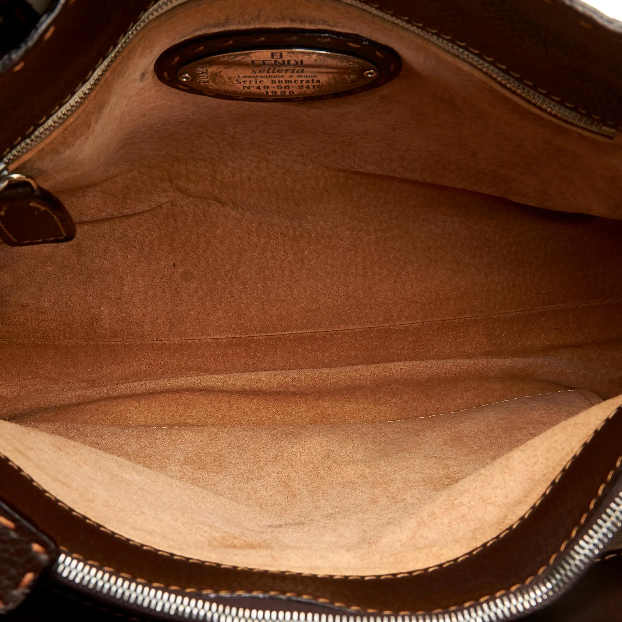 Fendi Selleria Shoulder Bag (SHG-ZtROJY)