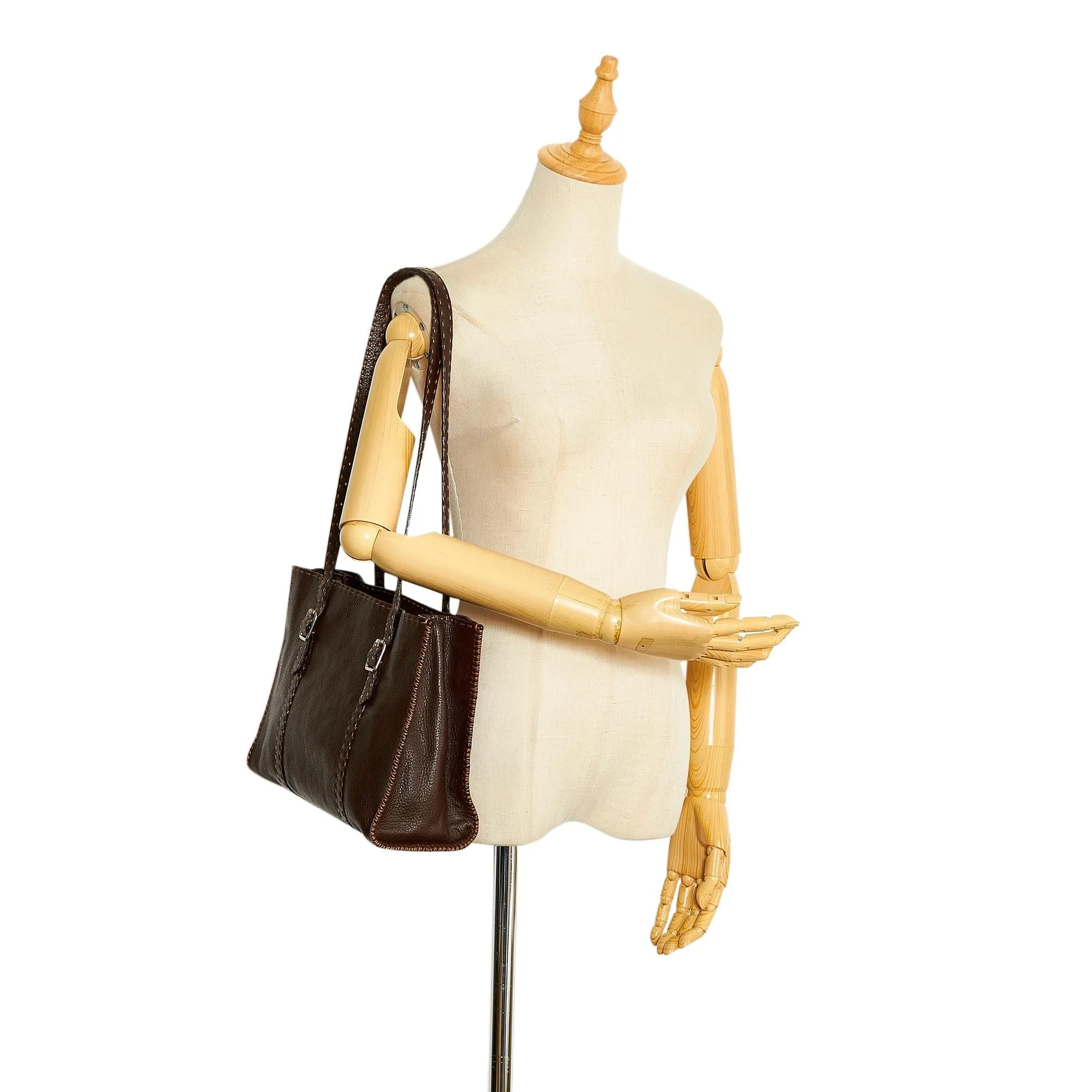 Fendi Selleria Shoulder Bag (SHG-ZtROJY)