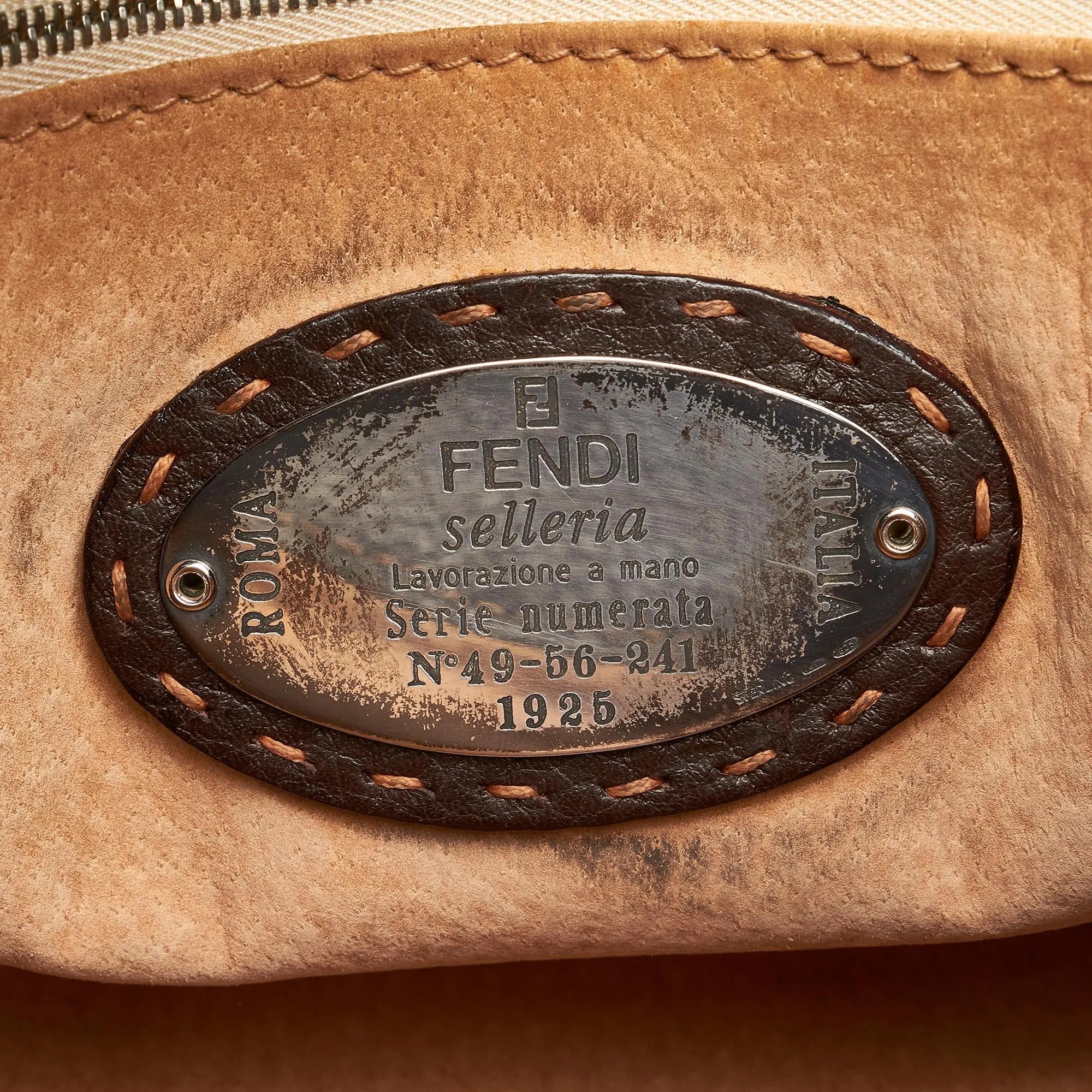 Fendi Selleria Shoulder Bag (SHG-ZtROJY)